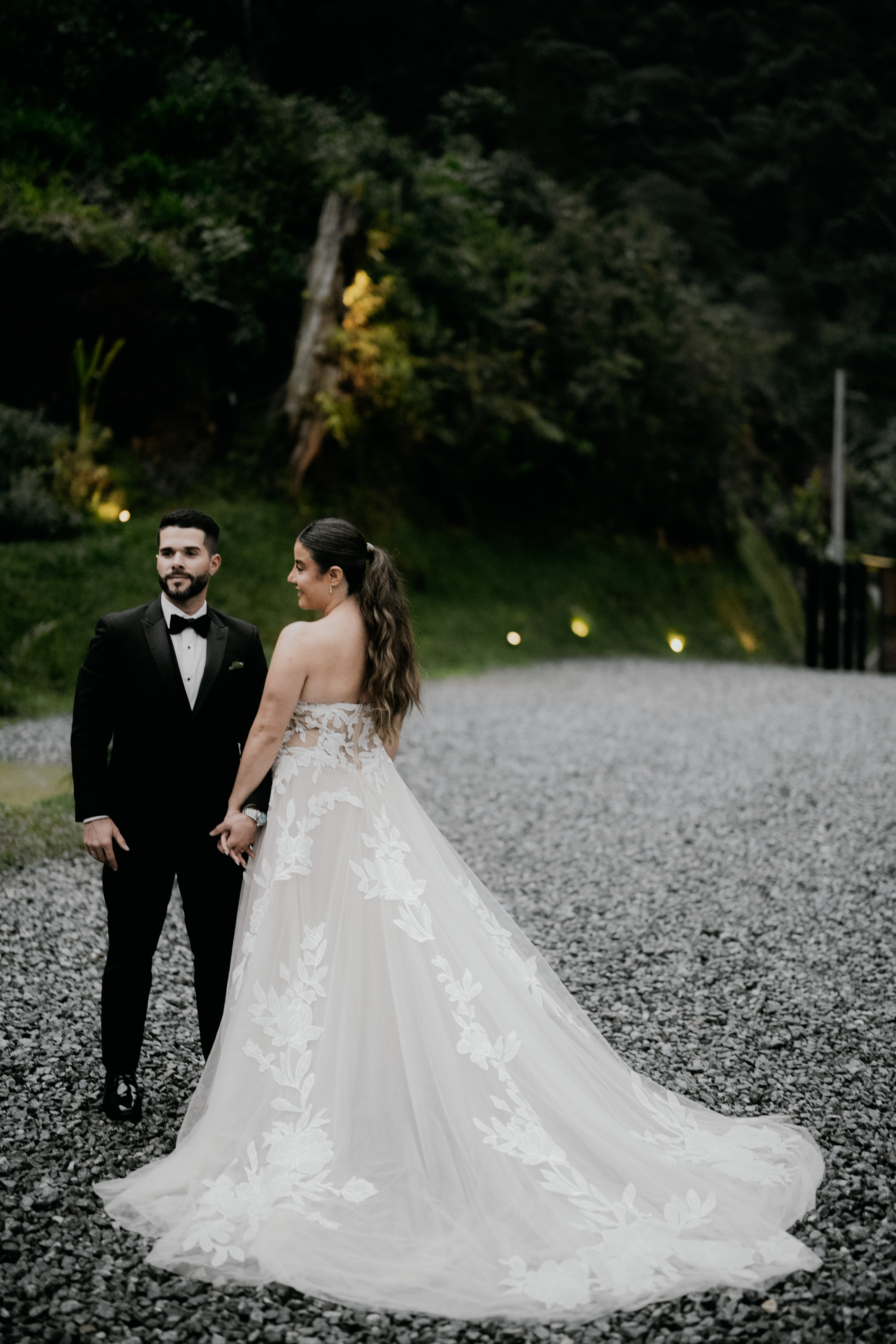 Pareja de novios boda destino